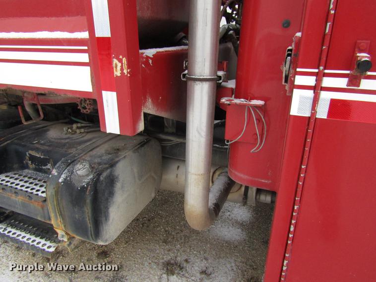 image for item EU9570 2001 International 4900 refuse truck