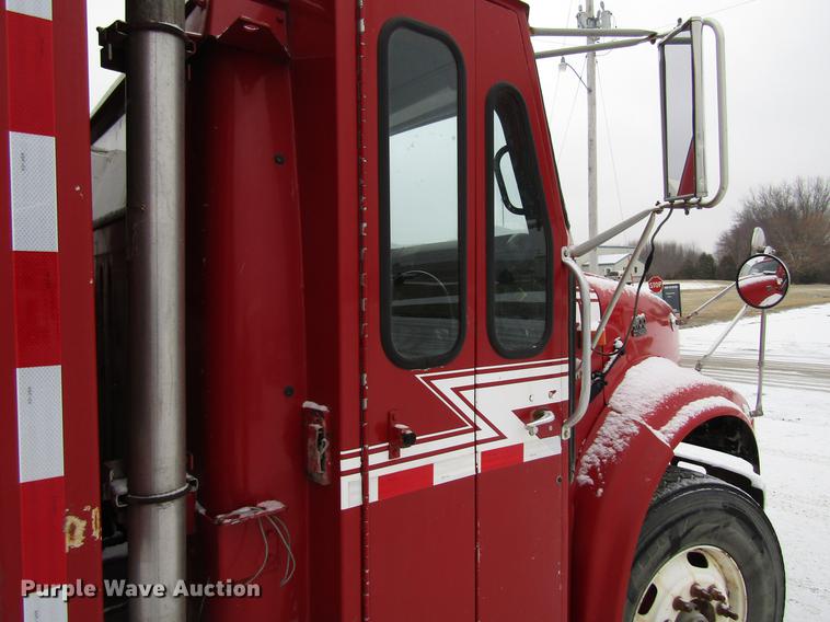 image for item EU9570 2001 International 4900 refuse truck