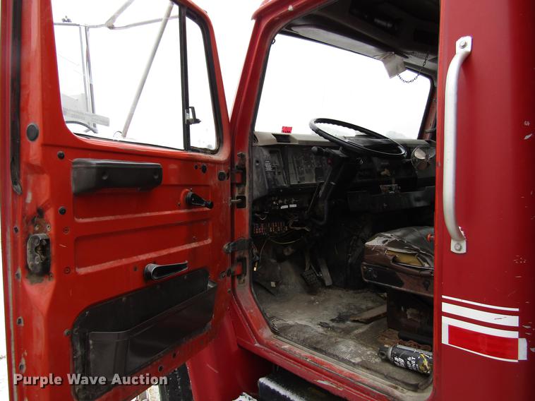 image for item EU9570 2001 International 4900 refuse truck