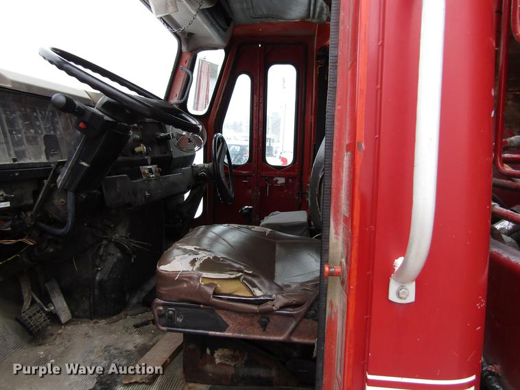 image for item EU9570 2001 International 4900 refuse truck