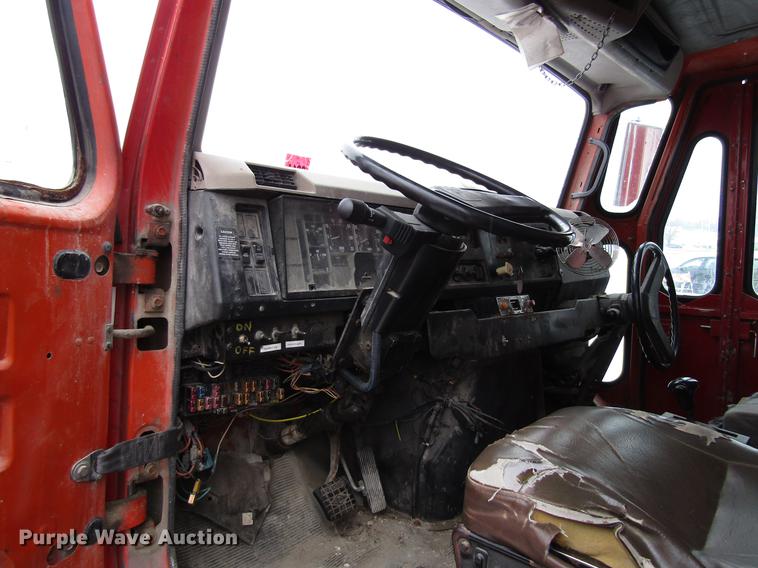 image for item EU9570 2001 International 4900 refuse truck