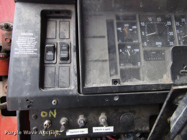 image for item EU9570 2001 International 4900 refuse truck