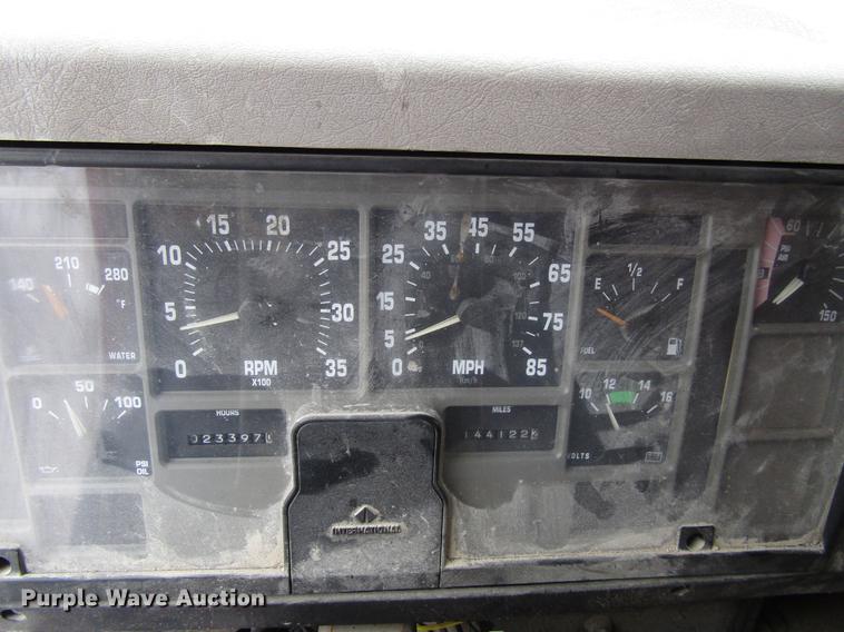 image for item EU9570 2001 International 4900 refuse truck