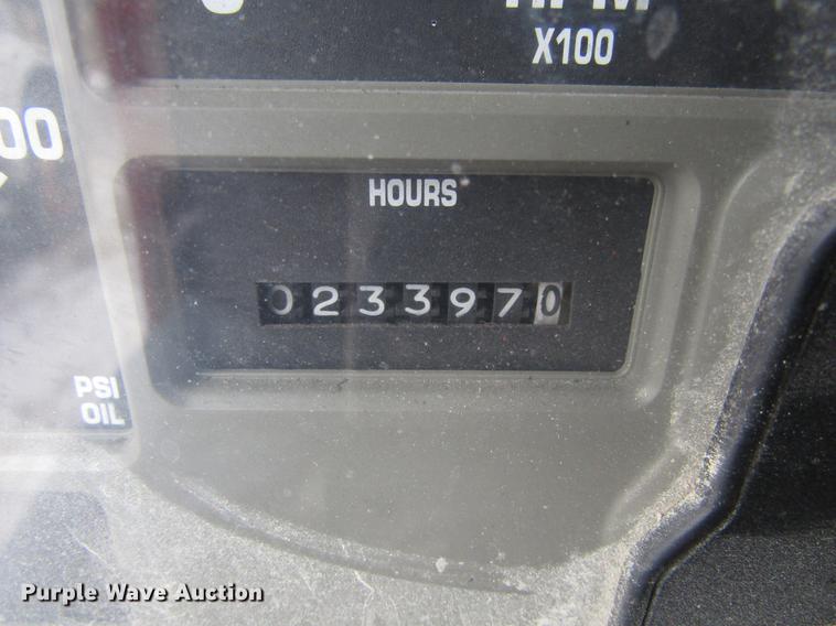 image for item EU9570 2001 International 4900 refuse truck