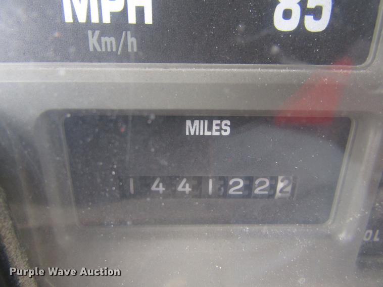 image for item EU9570 2001 International 4900 refuse truck