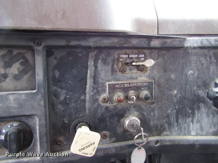 image for item EU9570 2001 International 4900 refuse truck