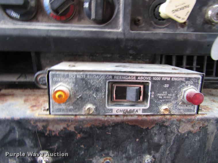 image for item EU9570 2001 International 4900 refuse truck