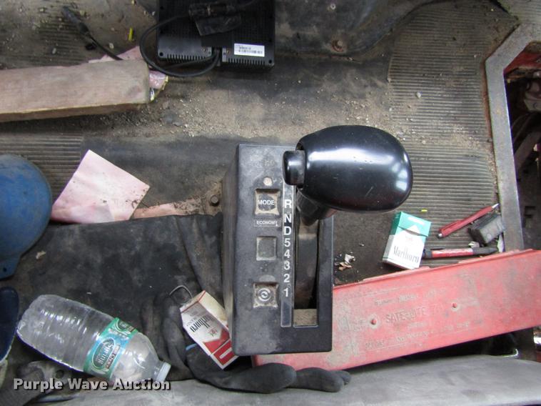 image for item EU9570 2001 International 4900 refuse truck