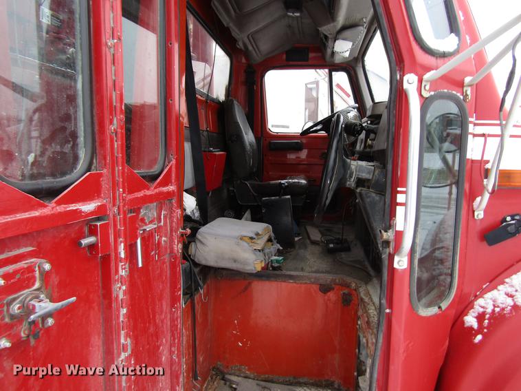 image for item EU9570 2001 International 4900 refuse truck