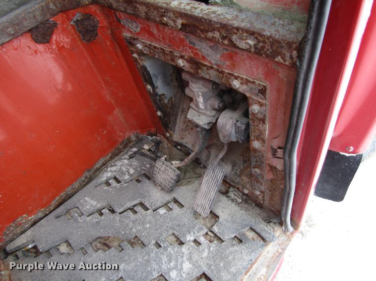 image for item EU9570 2001 International 4900 refuse truck