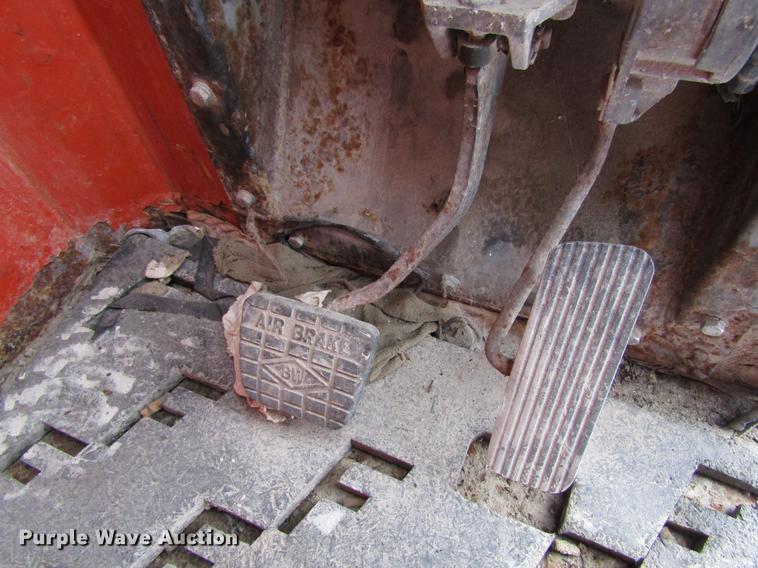 image for item EU9570 2001 International 4900 refuse truck