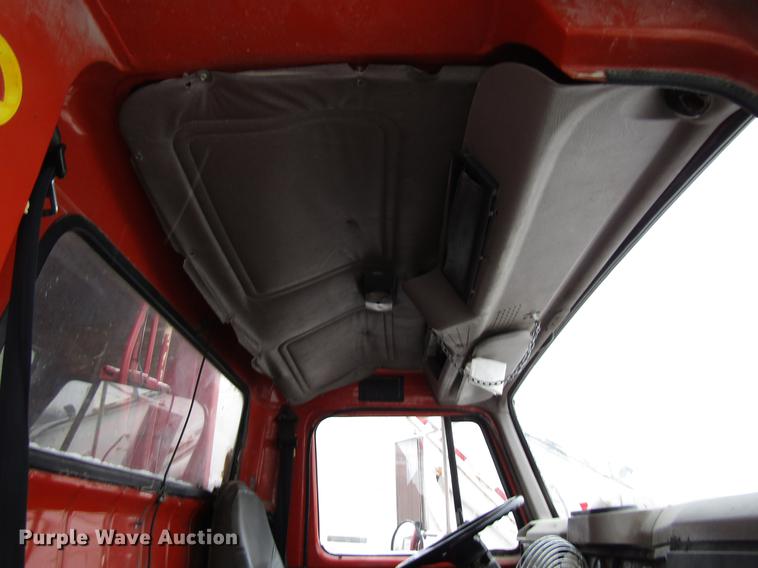 image for item EU9570 2001 International 4900 refuse truck