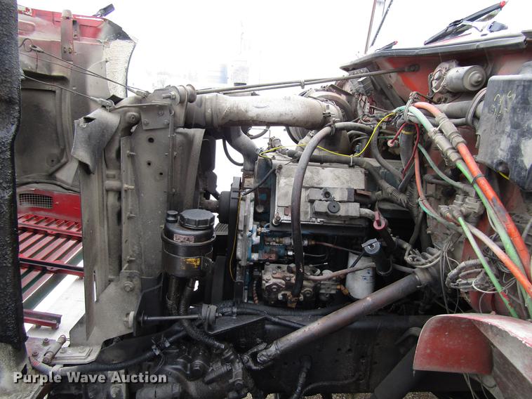 image for item EU9570 2001 International 4900 refuse truck