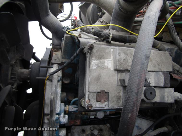 image for item EU9570 2001 International 4900 refuse truck