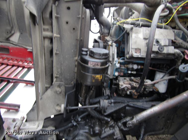 image for item EU9570 2001 International 4900 refuse truck