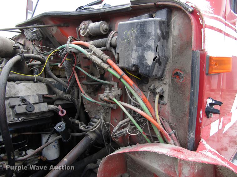 image for item EU9570 2001 International 4900 refuse truck