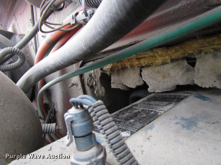 image for item EU9570 2001 International 4900 refuse truck