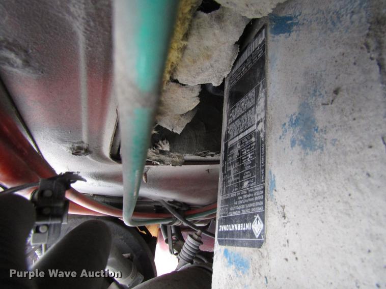 image for item EU9570 2001 International 4900 refuse truck