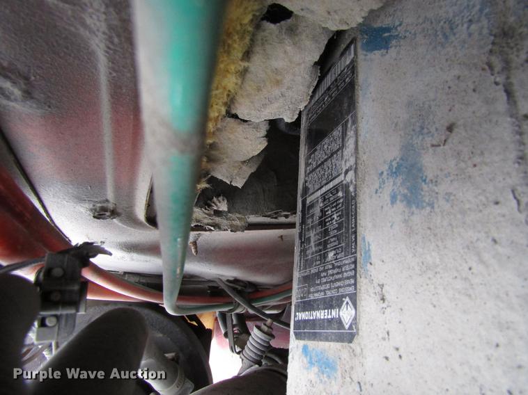 image for item EU9570 2001 International 4900 refuse truck