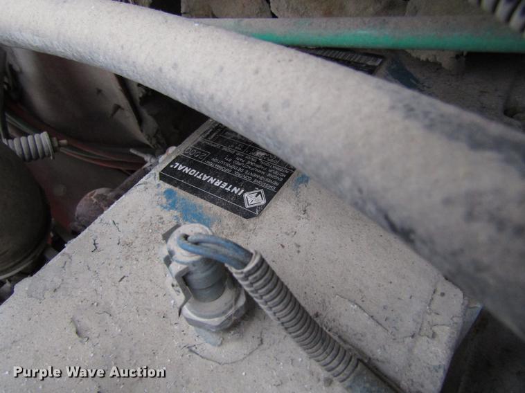 image for item EU9570 2001 International 4900 refuse truck