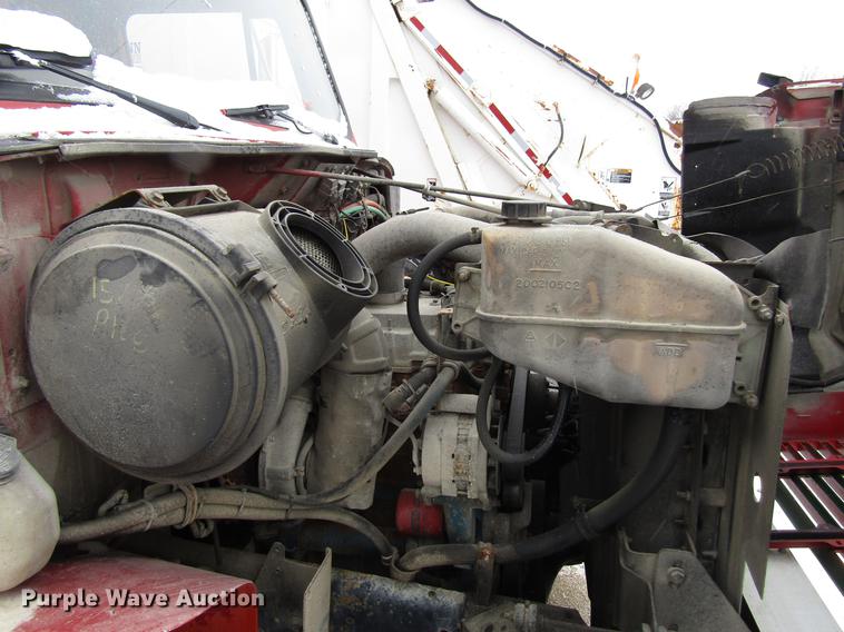 image for item EU9570 2001 International 4900 refuse truck