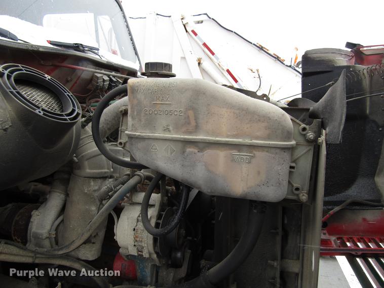 image for item EU9570 2001 International 4900 refuse truck