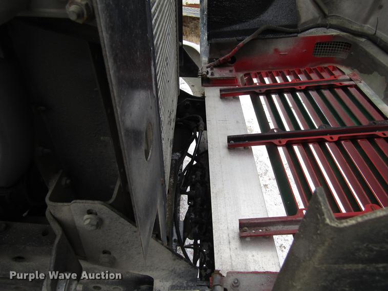 image for item EU9570 2001 International 4900 refuse truck