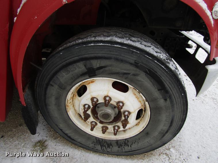 image for item EU9570 2001 International 4900 refuse truck