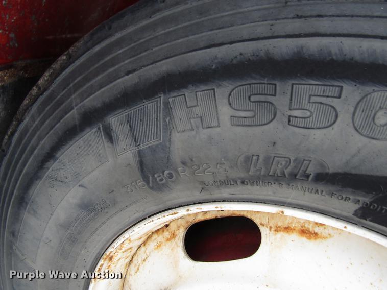 image for item EU9570 2001 International 4900 refuse truck