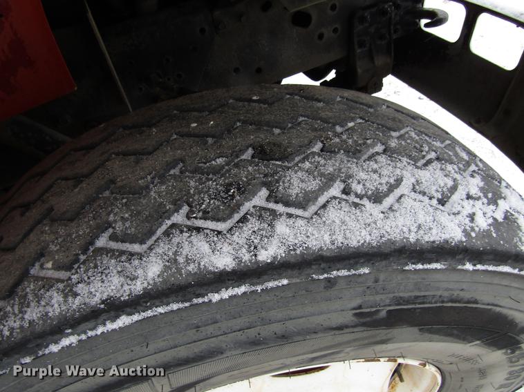 image for item EU9570 2001 International 4900 refuse truck