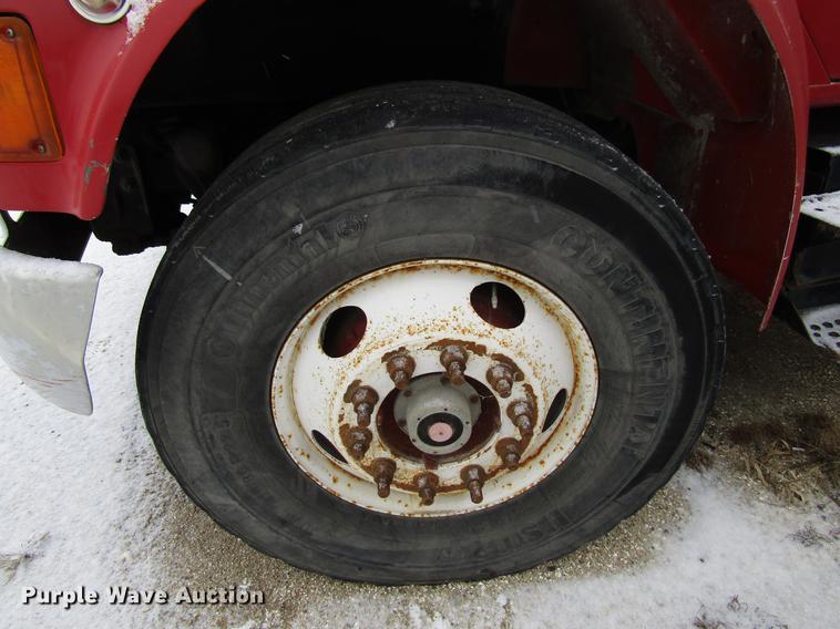 image for item EU9570 2001 International 4900 refuse truck