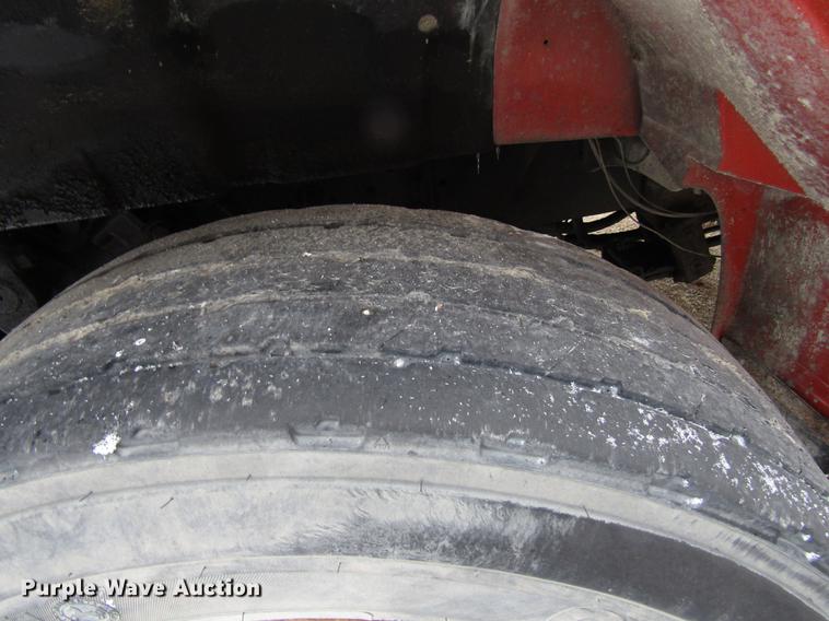 image for item EU9570 2001 International 4900 refuse truck