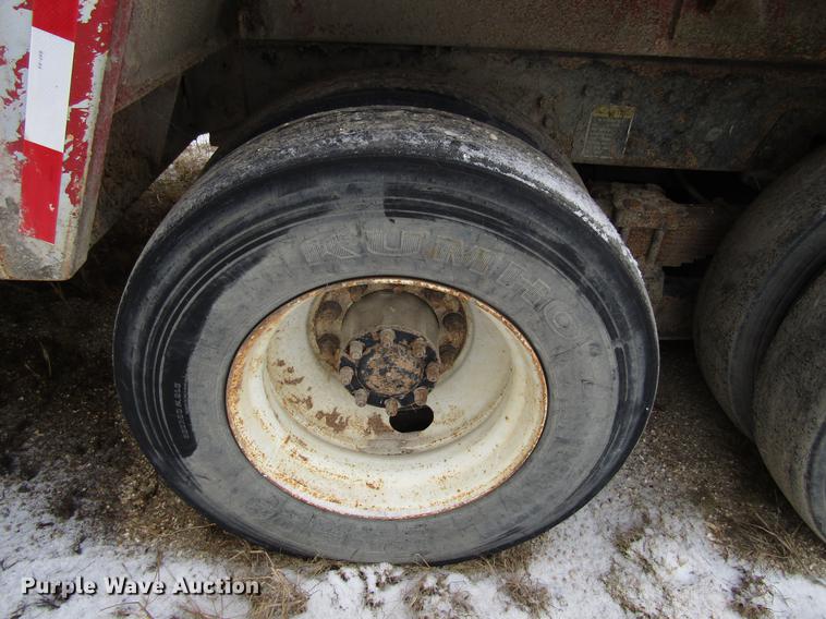 image for item EU9570 2001 International 4900 refuse truck