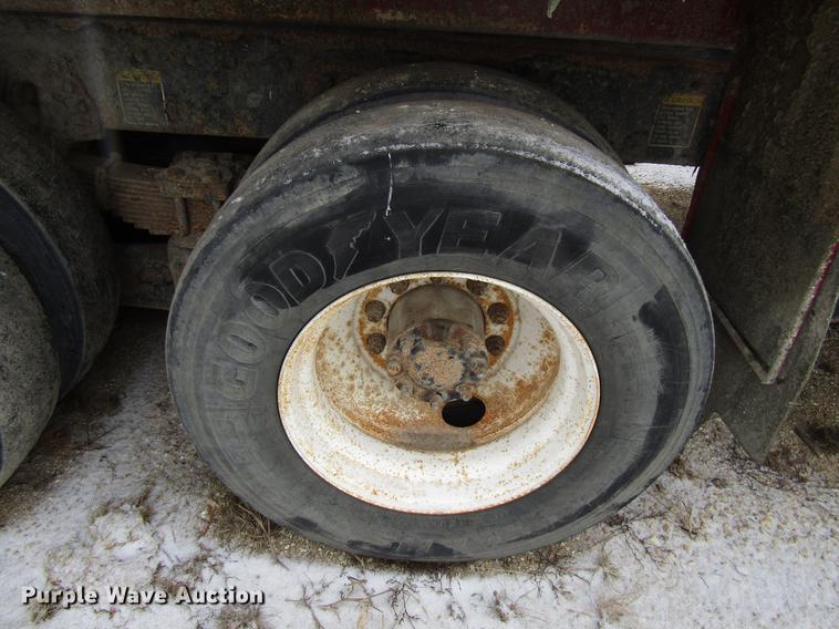 image for item EU9570 2001 International 4900 refuse truck