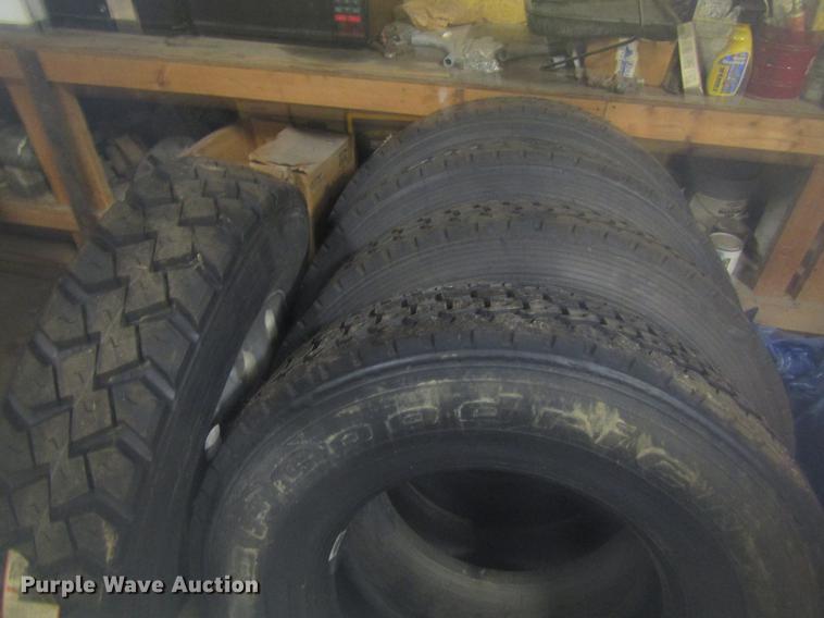 image for item EU9570 2001 International 4900 refuse truck