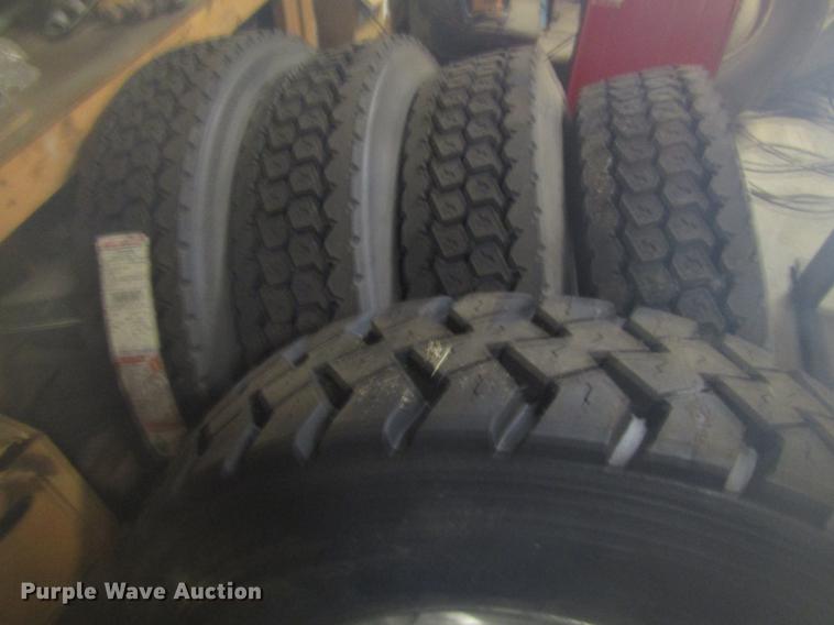 image for item EU9570 2001 International 4900 refuse truck