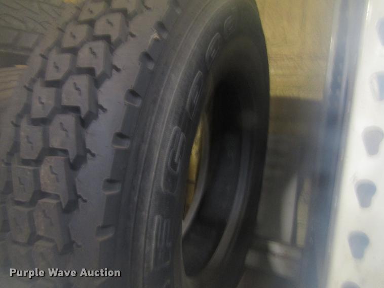 image for item EU9570 2001 International 4900 refuse truck