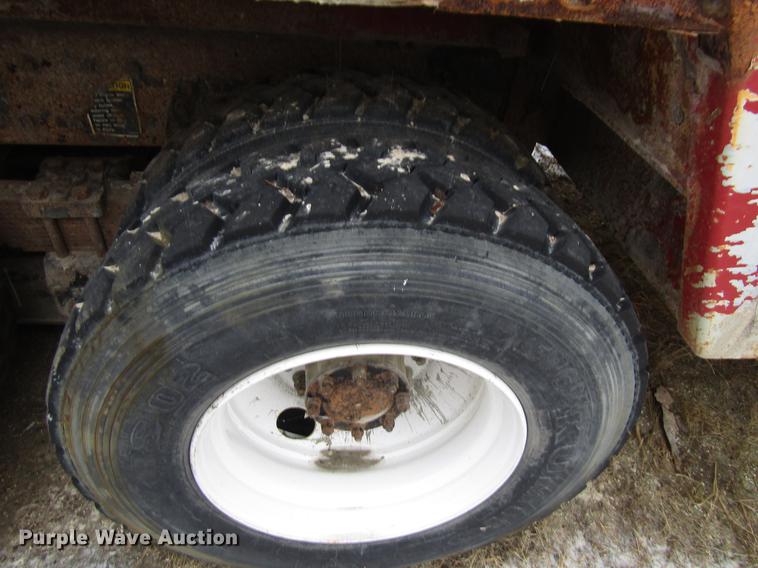 image for item EU9570 2001 International 4900 refuse truck