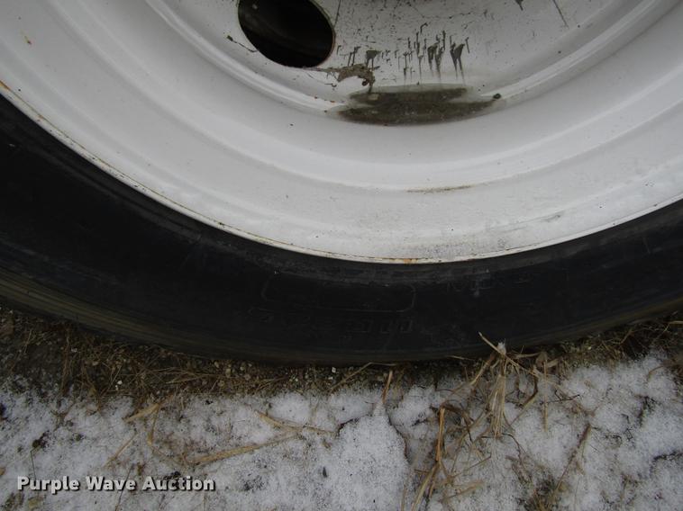 image for item EU9570 2001 International 4900 refuse truck