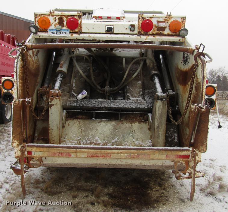 image for item EU9571 1993 International 4900 refuse truck