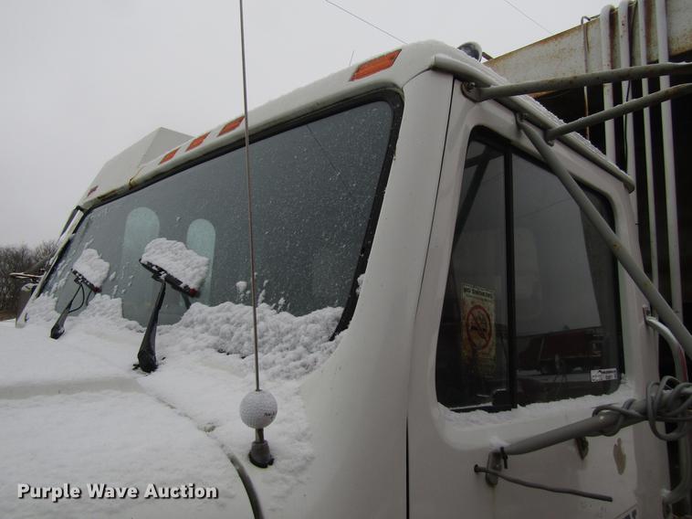 image for item EU9571 1993 International 4900 refuse truck