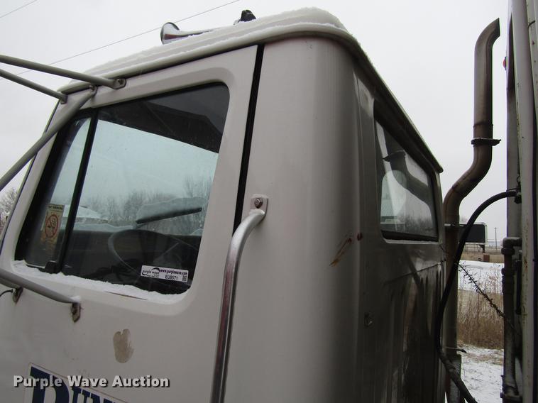 image for item EU9571 1993 International 4900 refuse truck