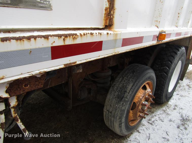 image for item EU9571 1993 International 4900 refuse truck