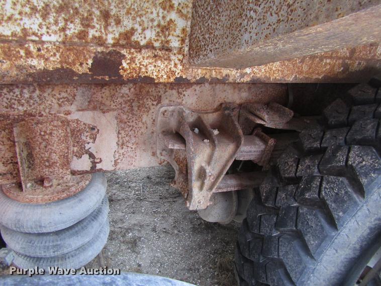 image for item EU9571 1993 International 4900 refuse truck