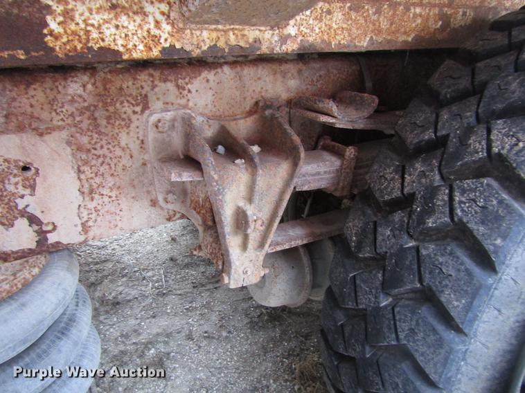 image for item EU9571 1993 International 4900 refuse truck