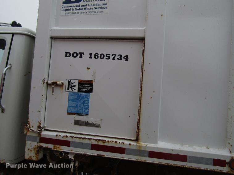 image for item EU9571 1993 International 4900 refuse truck