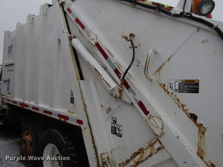 image for item EU9571 1993 International 4900 refuse truck