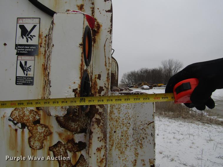 image for item EU9571 1993 International 4900 refuse truck