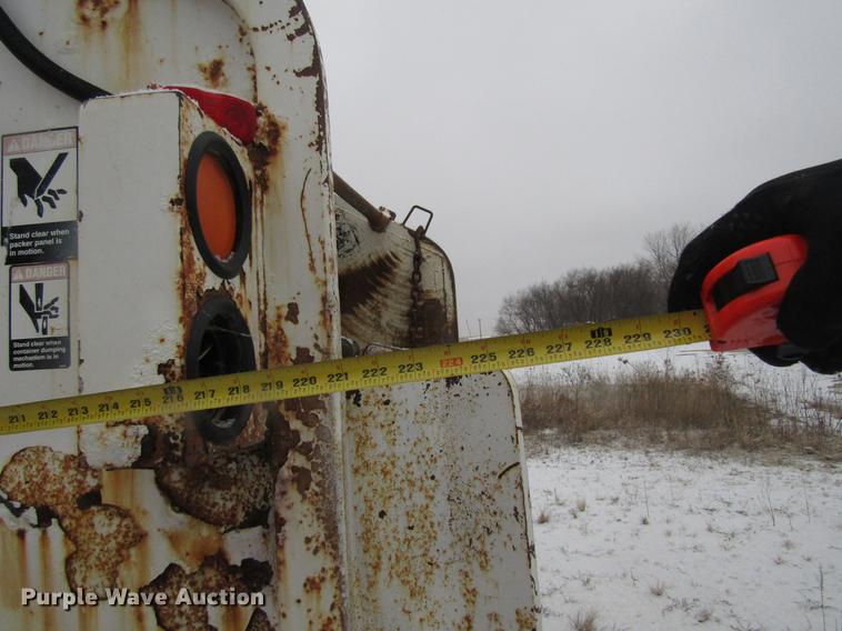 image for item EU9571 1993 International 4900 refuse truck