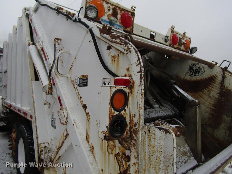 image for item EU9571 1993 International 4900 refuse truck